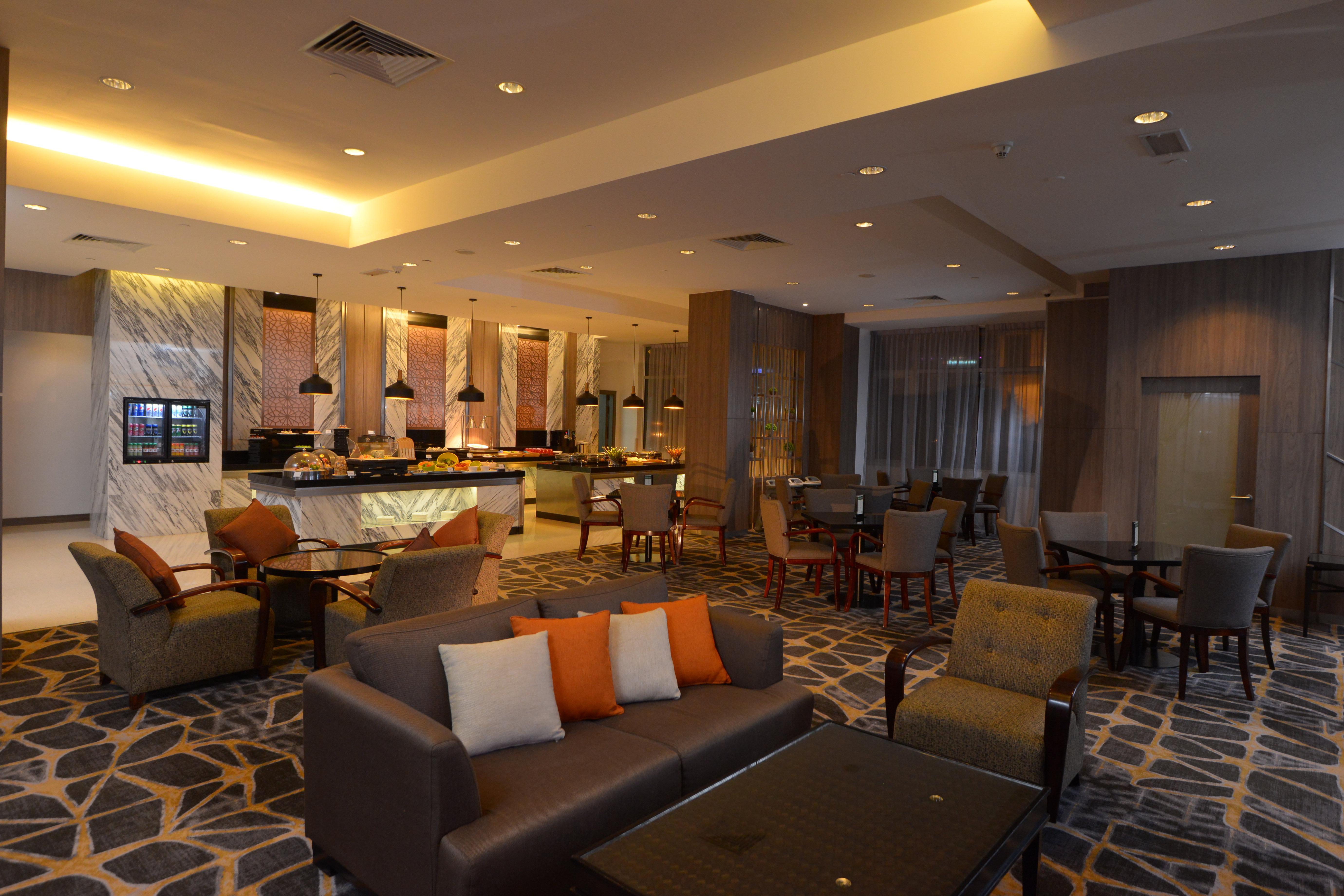 Holiday Inn Melaka By Ihg Eksteriør billede The lounge at KLIA